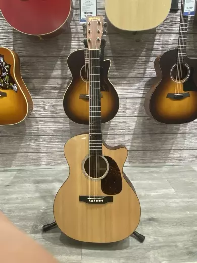 Martin P.Artist Gloss Top